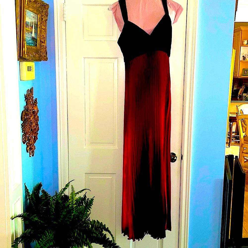 Elegant Black & Red Maxi Dress - Sleeveless V-Neck